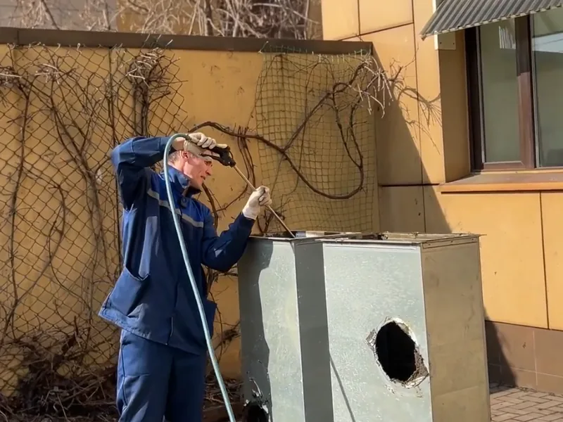 Очистка воздуховода снаружи здания